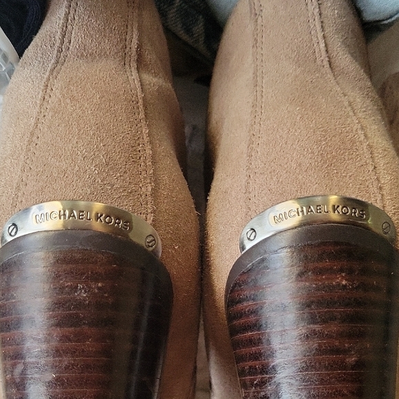 Michael Kors Women's Tan Suede Ankle Boots size 8 - Picture 8 of 9